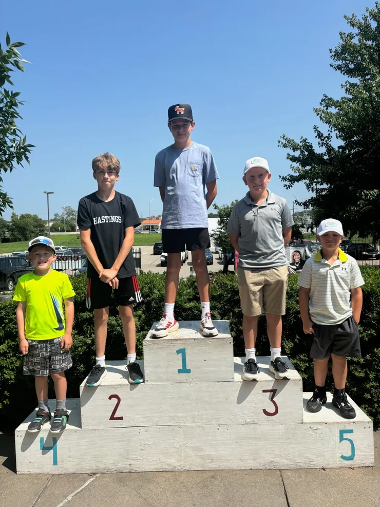 junior golfers at Pine Lake